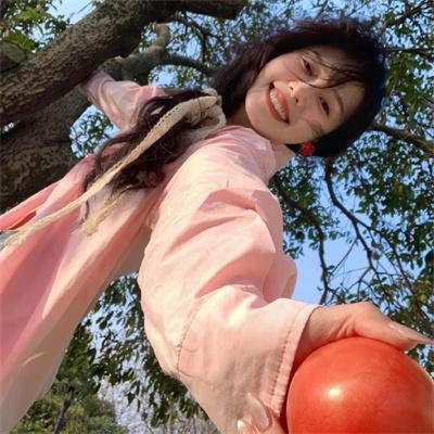 穿黄靴子的女孩 海报